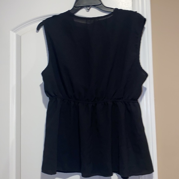 ✨ Ruffled Peplum Tank ✨ - Picture 4 of 4